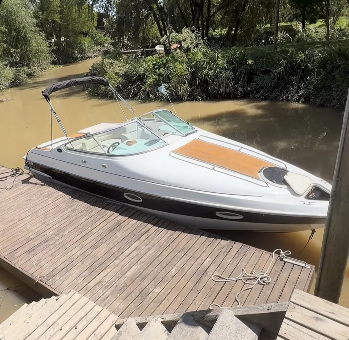 Klase A 25 boat featured in Renáuticos